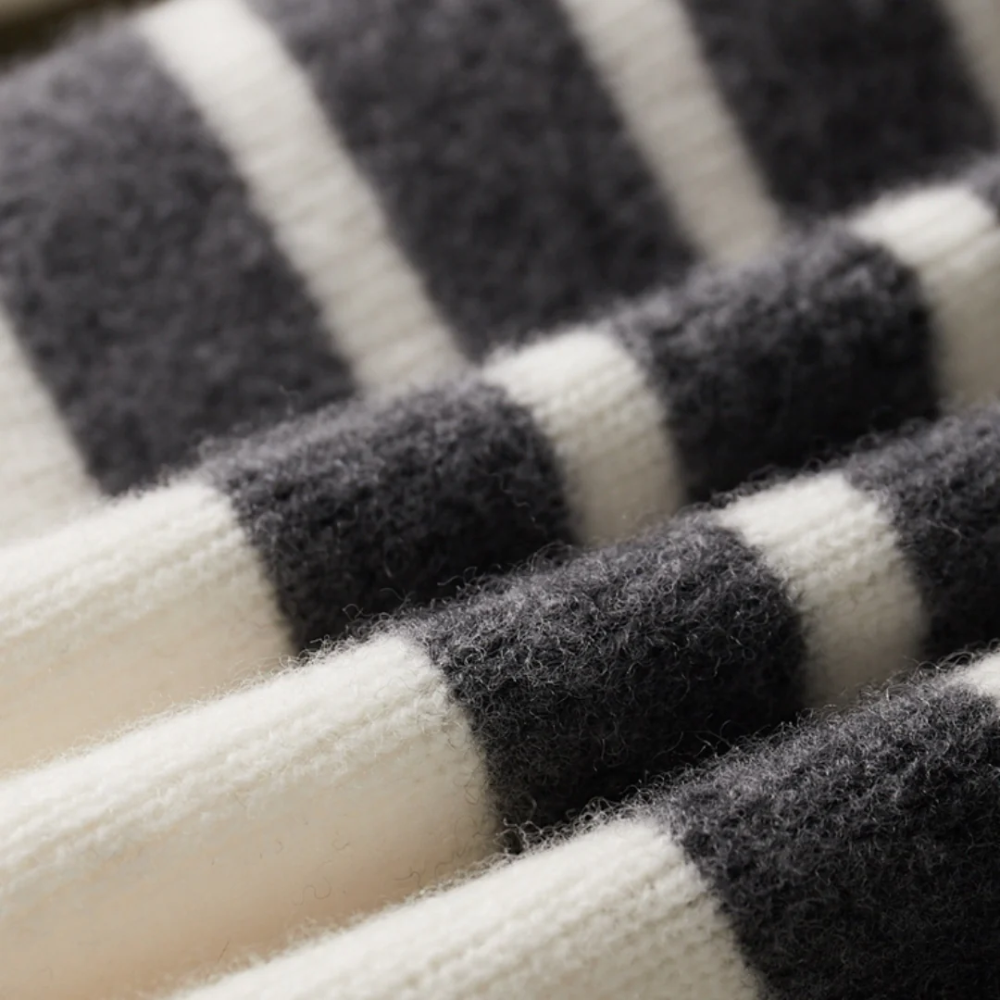 Felpa con Cappuccio in Lana Merino Arezzo